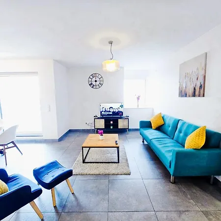 Relaxing 3Br Stay With Terrace And Parking *