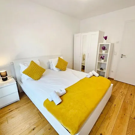 Relaxing 3Br Stay With Terrace And Parking Apartment